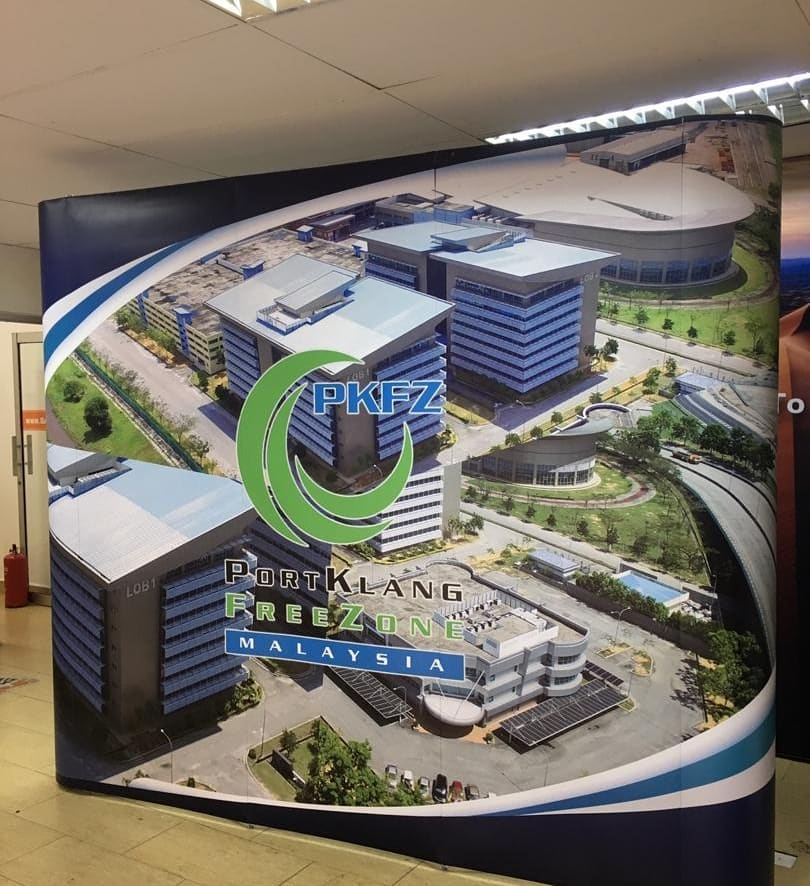 Backdrop (Curved Wall)